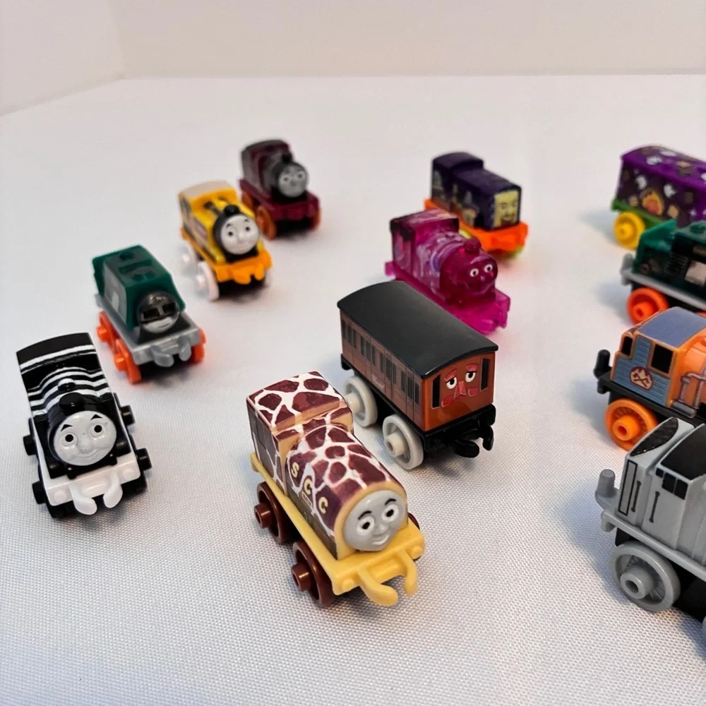 Fisher-Price Thomas & Friends Minis Toy Train 16 Pack Miniature Trains